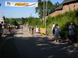 2005-06-19_forges_arrivee_des_juniors_groupes.jpg